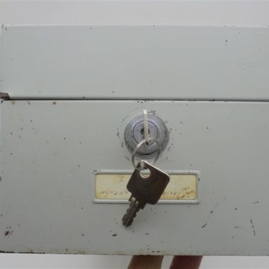 ancienne boite en metal de rangement fiches chasseur valrex gris
