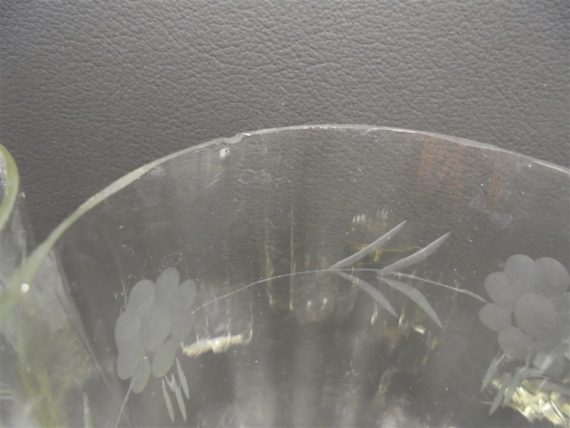 anciens gobelets en verre cisele decor floral verres a eau sirop