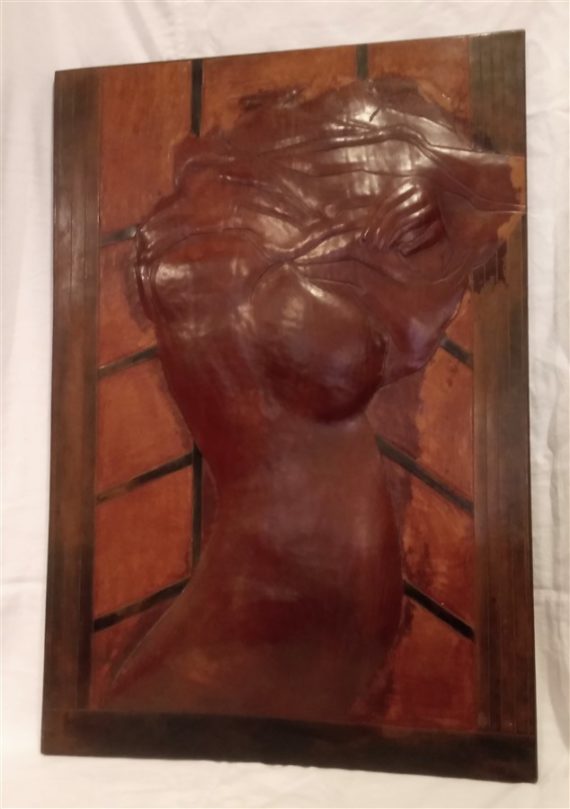 grand tableau en cuir femme nue en relief