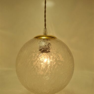 suspension globe en verre givre decor vegetal