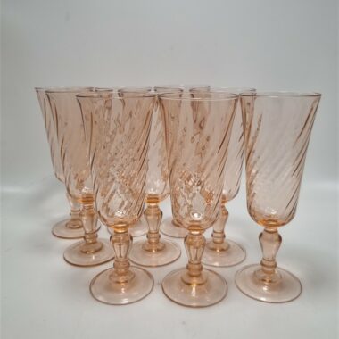 Set de 9 flûtes vintage en verre rose