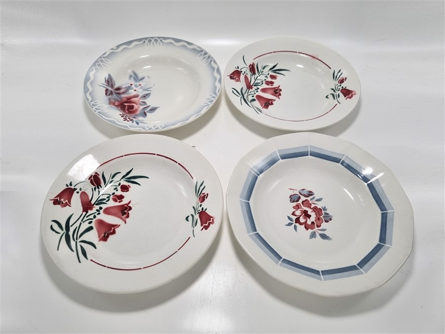 Set 4 anciennes assiettes creuses